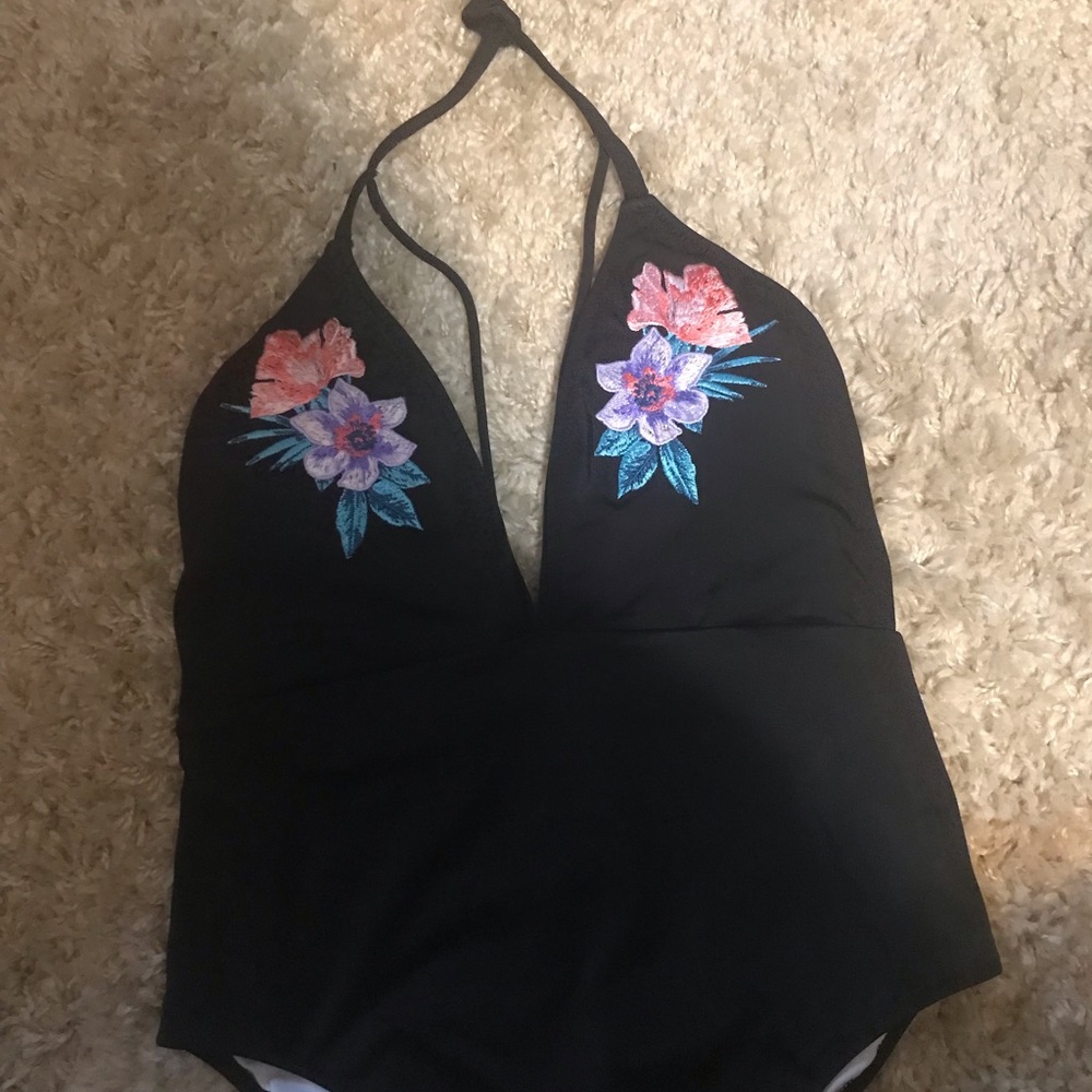Vs pink one piece bathing suit - Picture 3 of 4